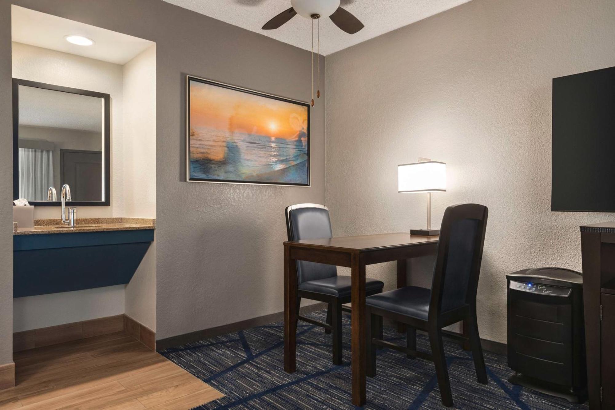เอ็มบาสซี่ สวีทส์ โฮเต็ล ไมอามี่ อินเตอร์เนชั่นนัล แอร์พอร์ต Hotel ภายนอก รูปภาพ